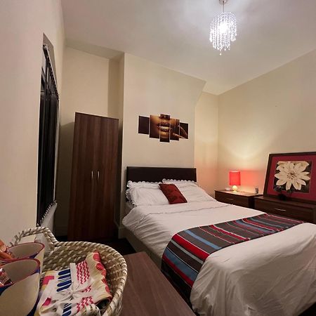 Lovely Room Within 5 Mins Walk To Stoke Train Station With Double And Single Room Extérieur photo