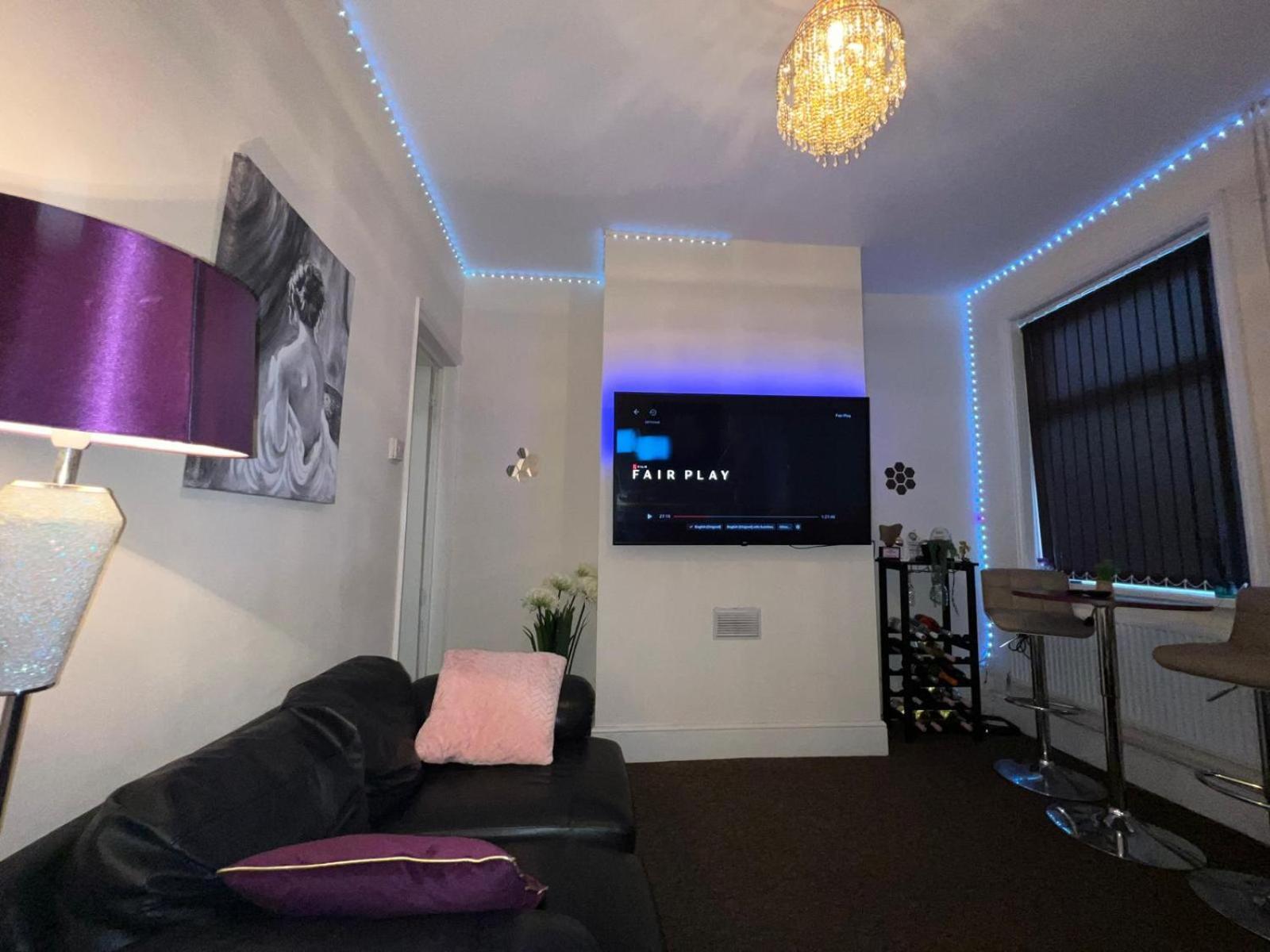 Lovely Room Within 5 Mins Walk To Stoke Train Station With Double And Single Room Extérieur photo