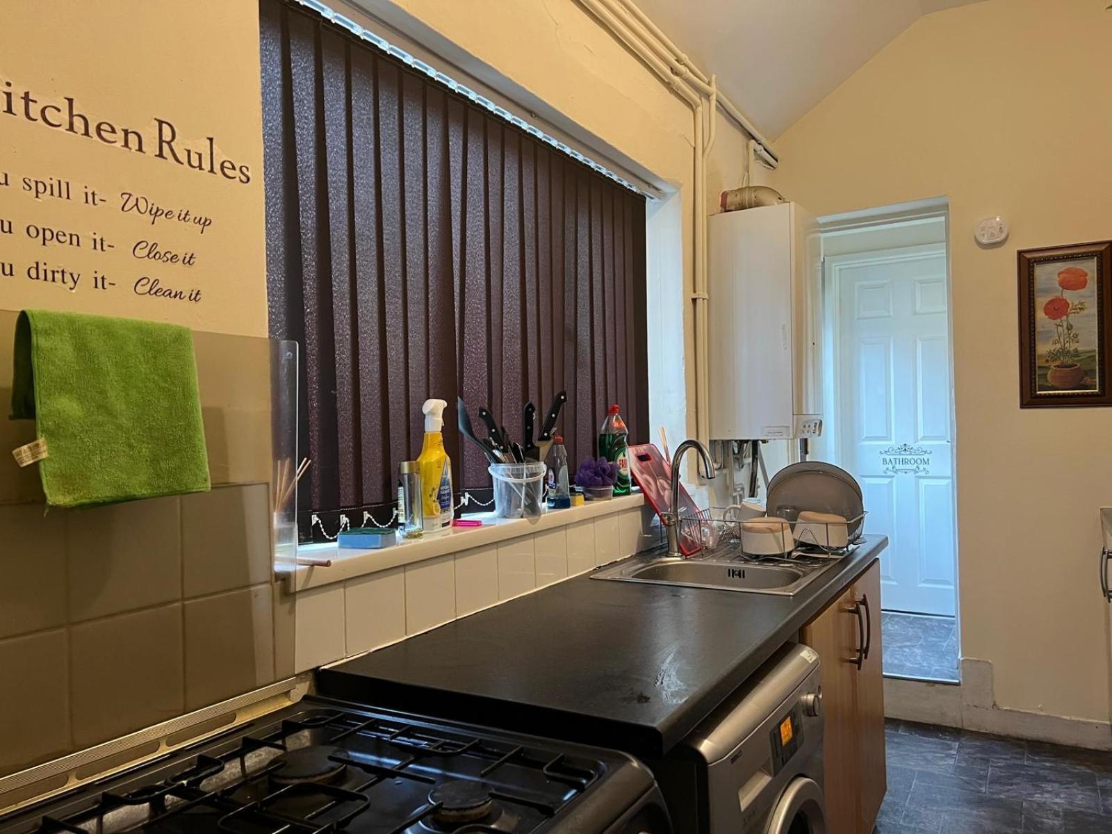 Lovely Room Within 5 Mins Walk To Stoke Train Station With Double And Single Room Extérieur photo