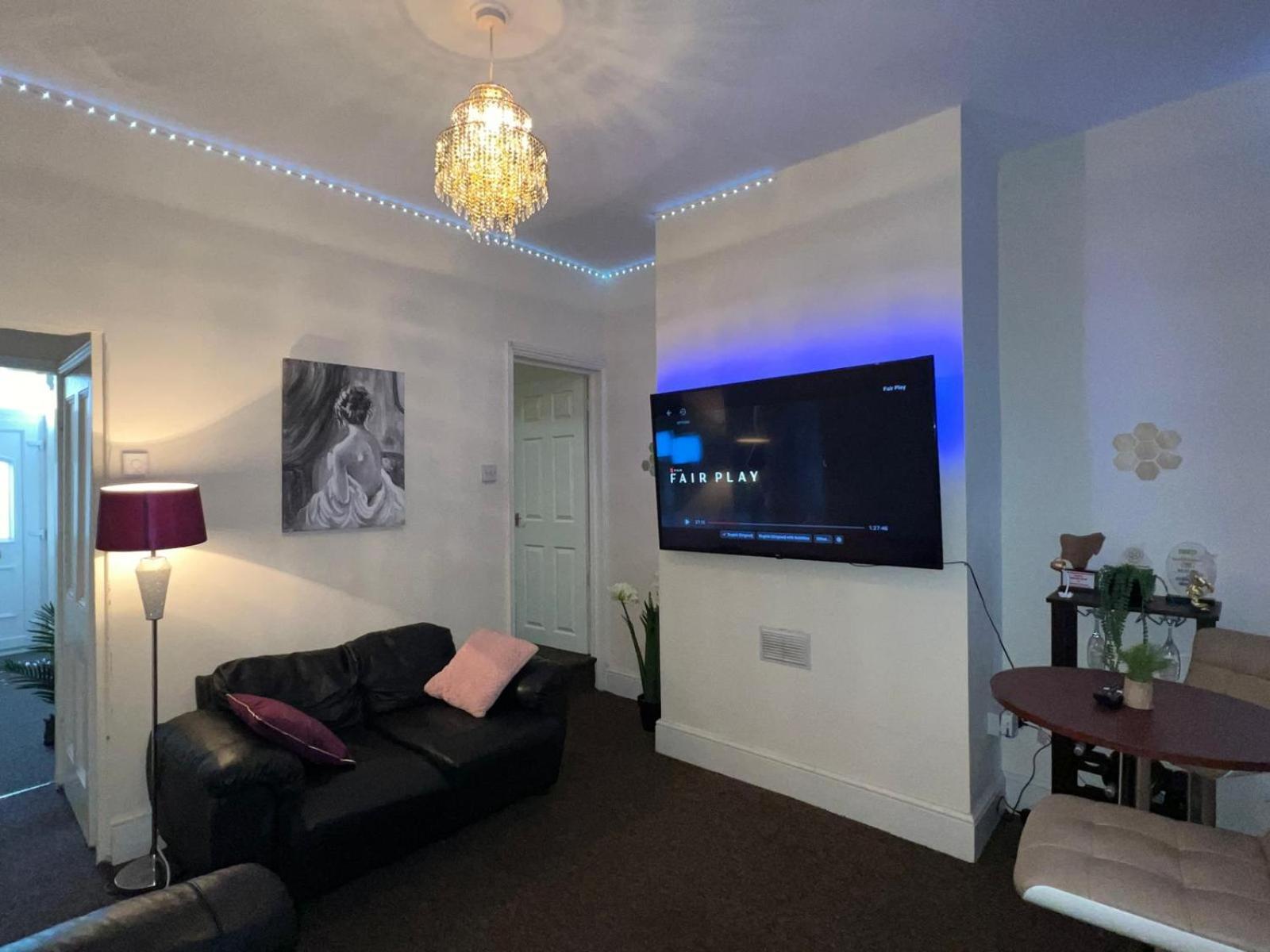 Lovely Room Within 5 Mins Walk To Stoke Train Station With Double And Single Room Extérieur photo