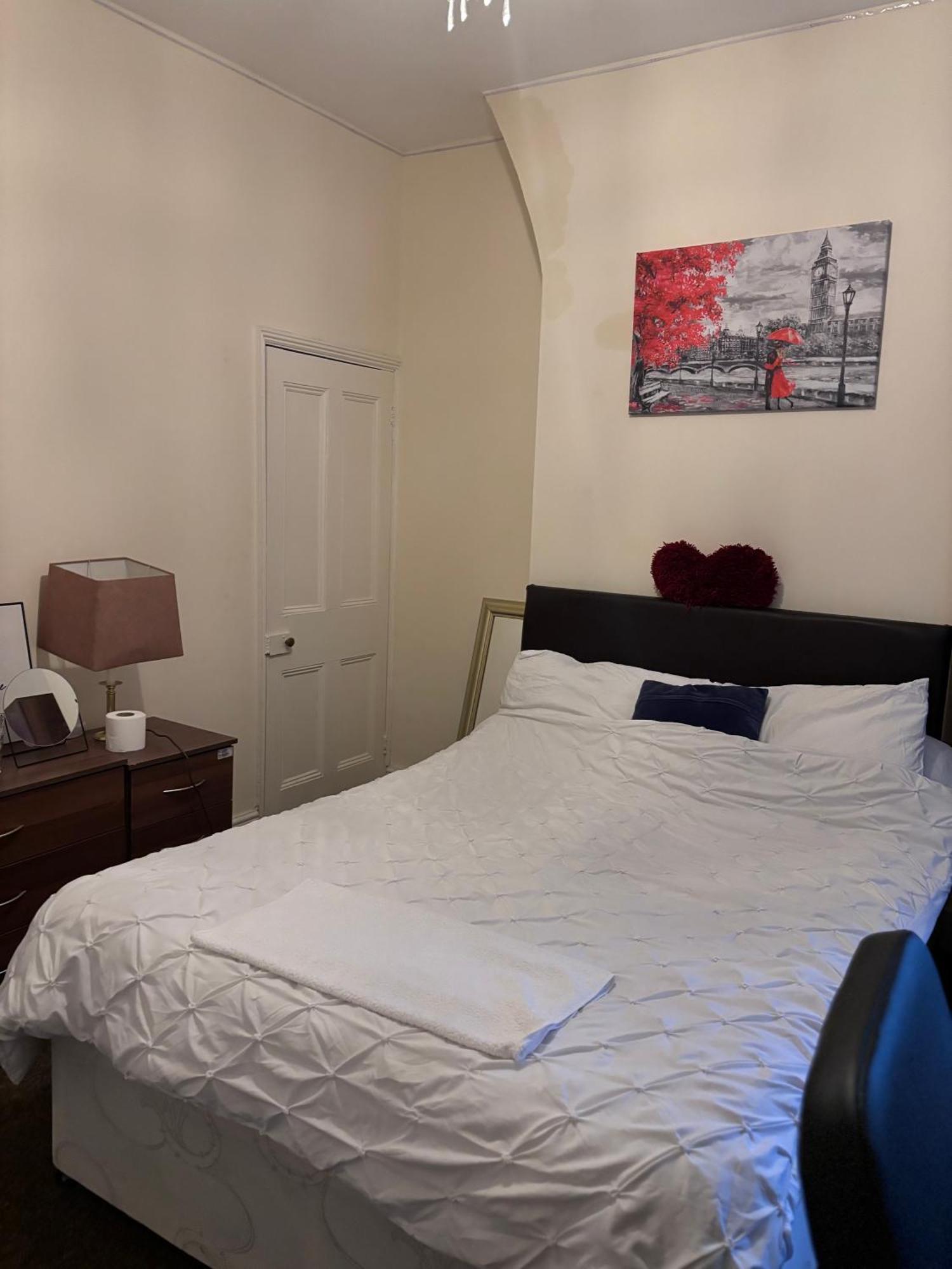 Lovely Room Within 5 Mins Walk To Stoke Train Station With Double And Single Room Extérieur photo