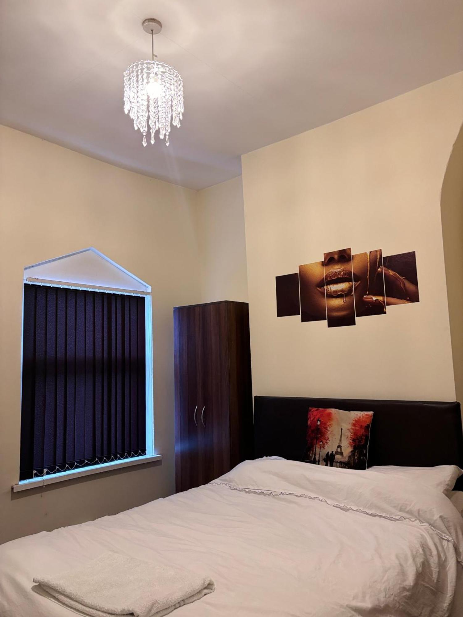 Lovely Room Within 5 Mins Walk To Stoke Train Station With Double And Single Room Extérieur photo