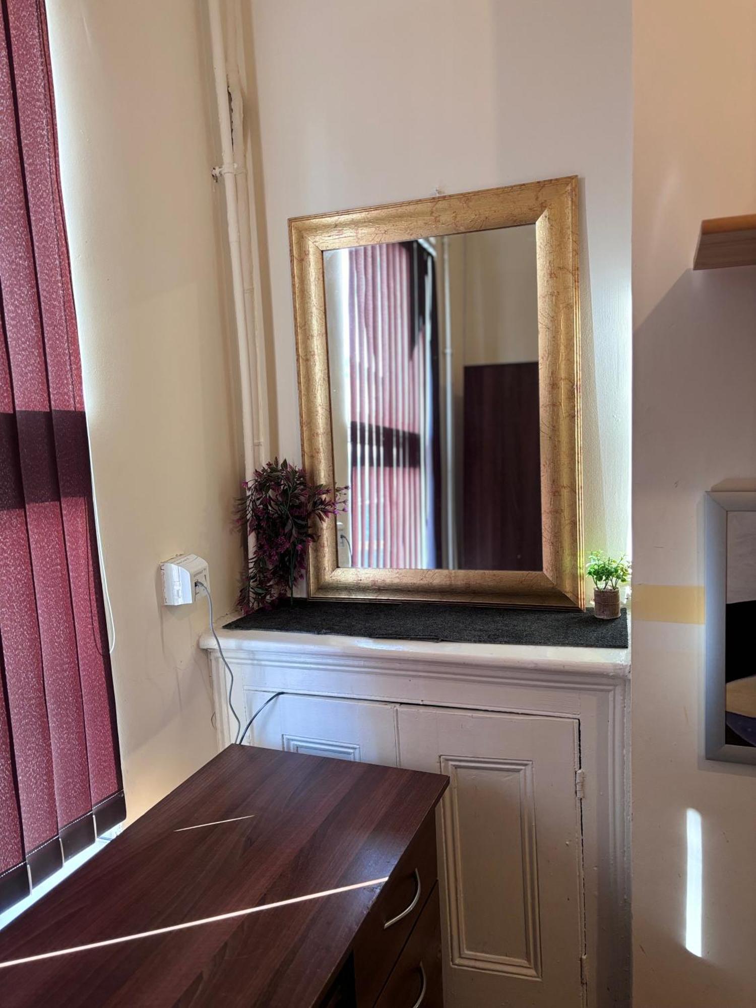 Lovely Room Within 5 Mins Walk To Stoke Train Station With Double And Single Room Extérieur photo